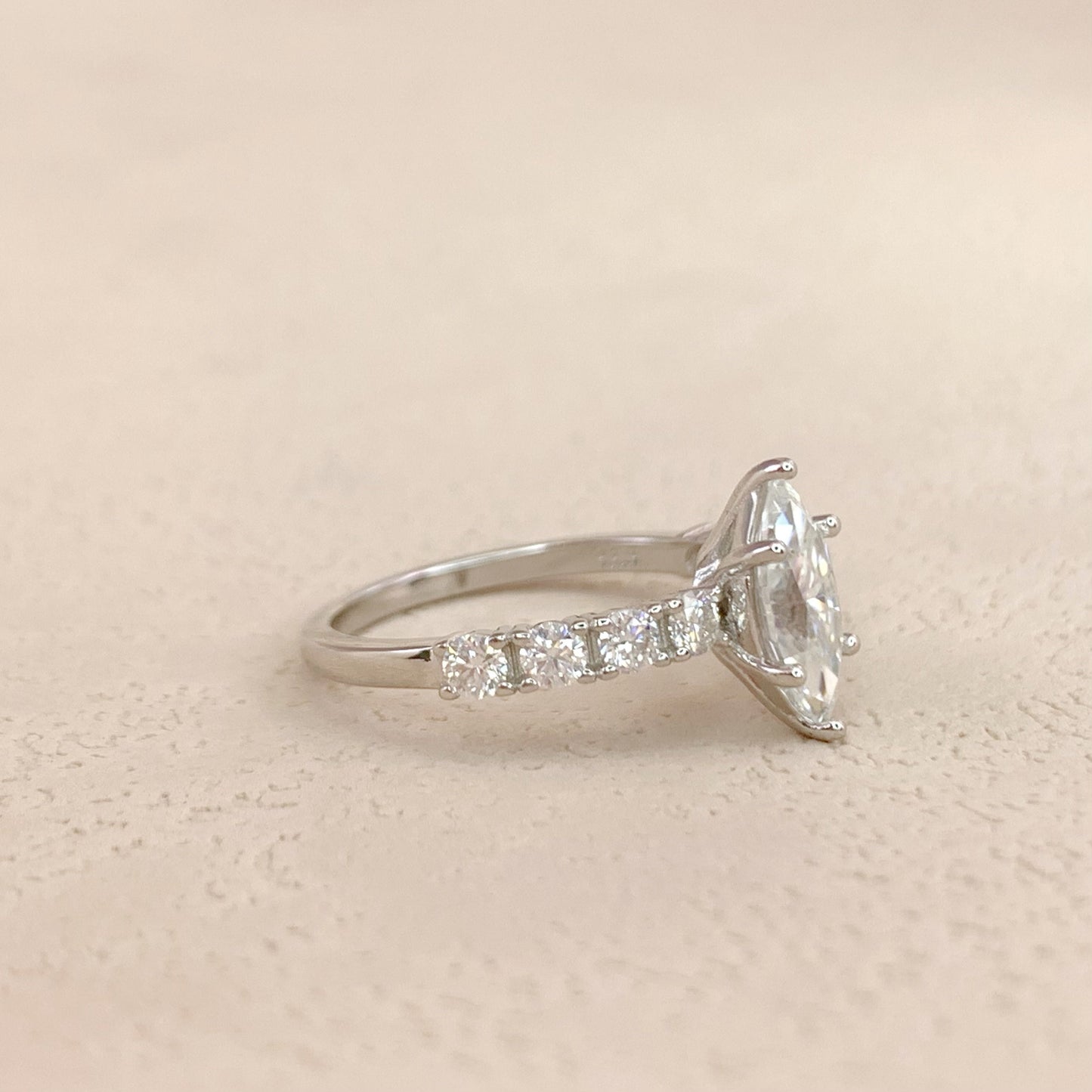 BEEUYOO 925 Sterling Silver Moissanite rings