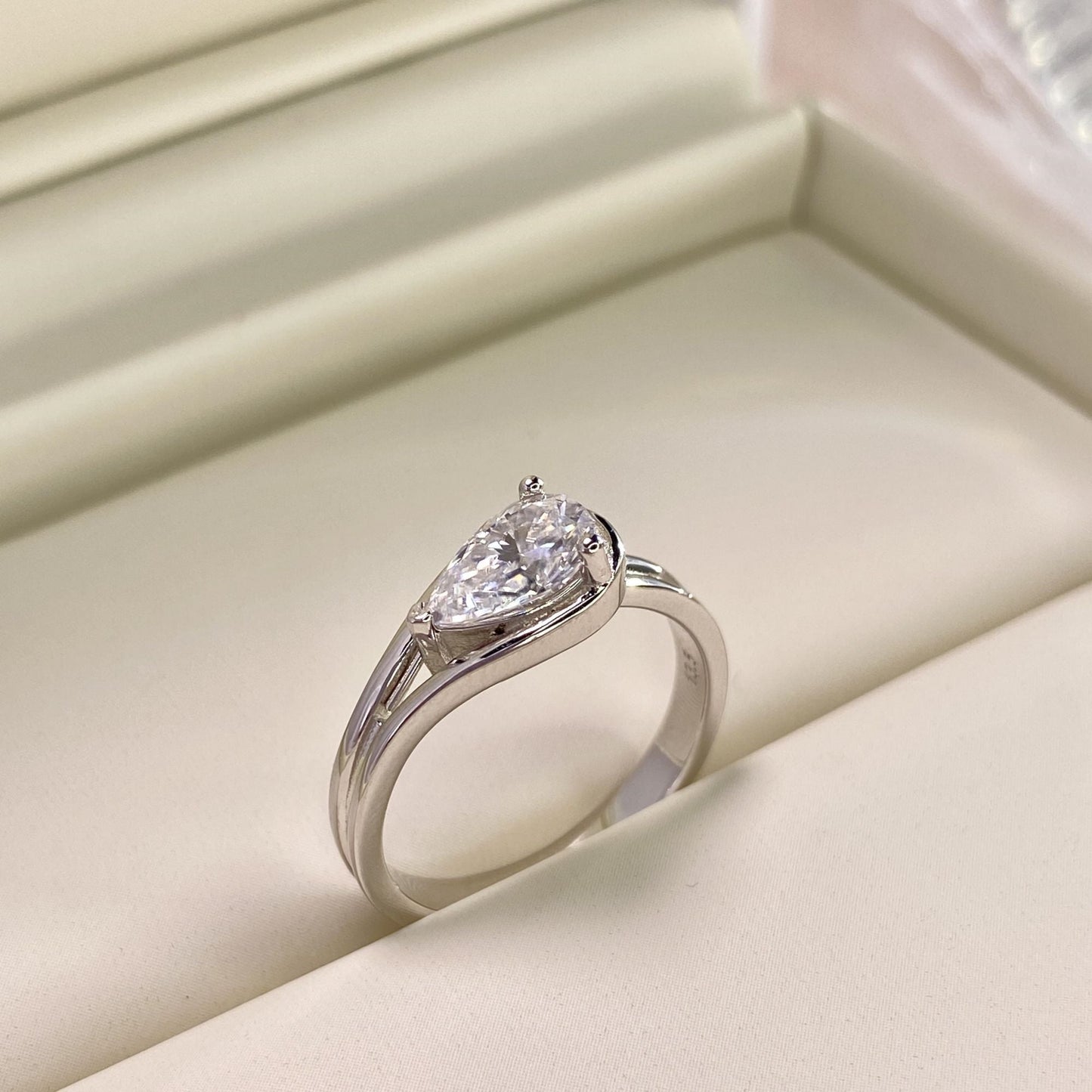 BEEUYOO 925 Sterling Silver Moissanite rings
